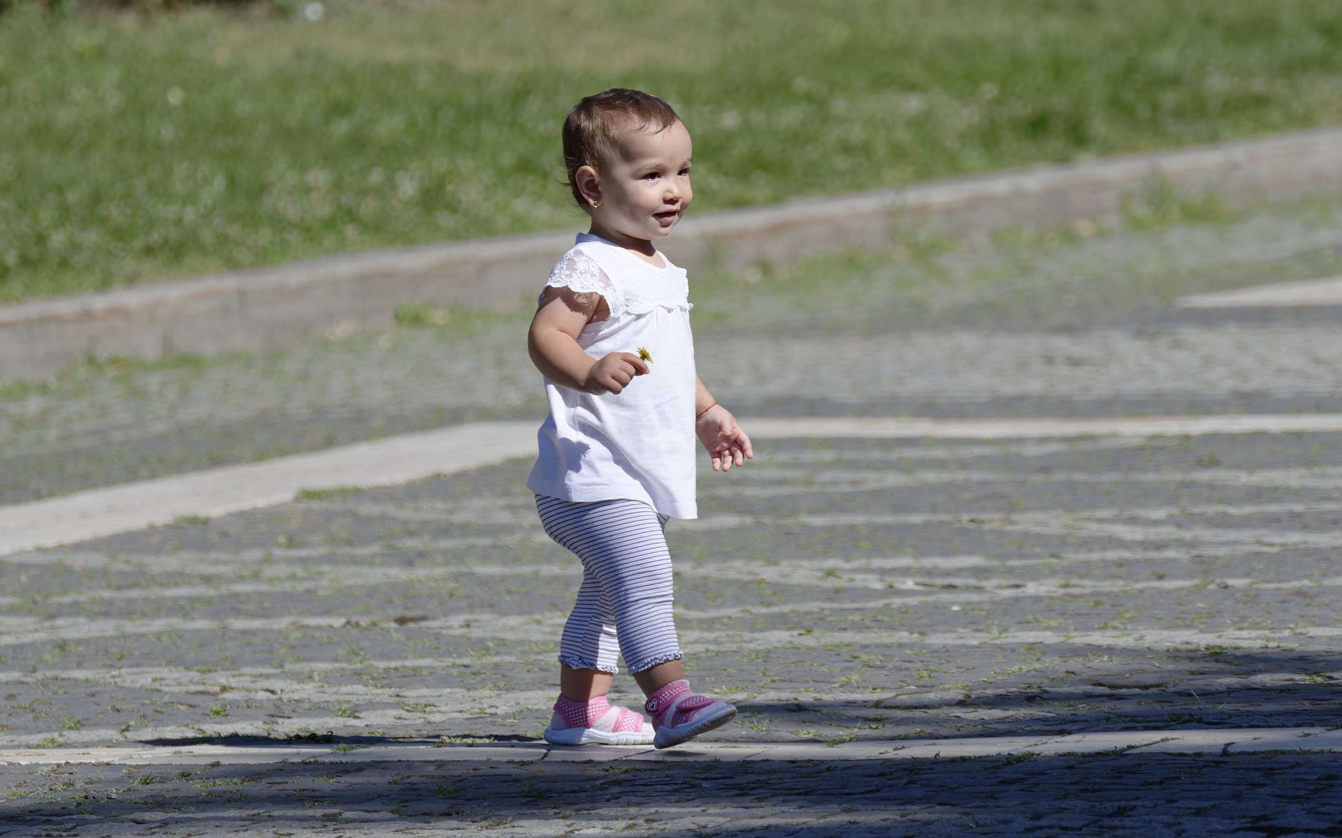 À quel âge bébé marche-t-il ? – Pass'Santé Jeunes